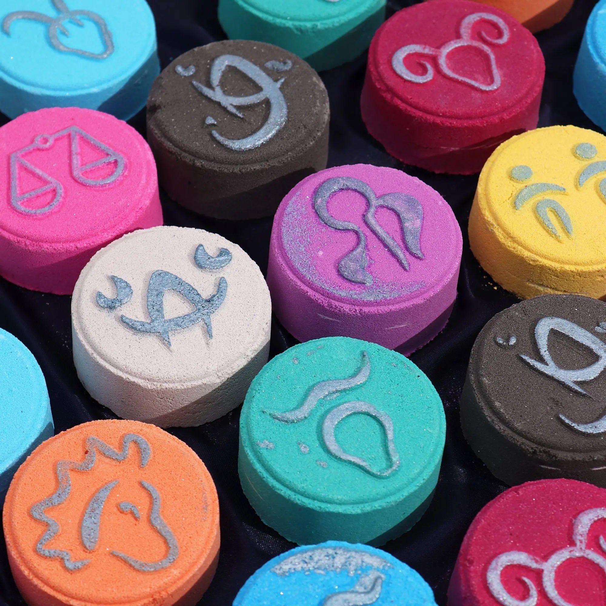Set of Zodiac Bath Fizzers with Horoscope - Aquarius AW Dropship UK
