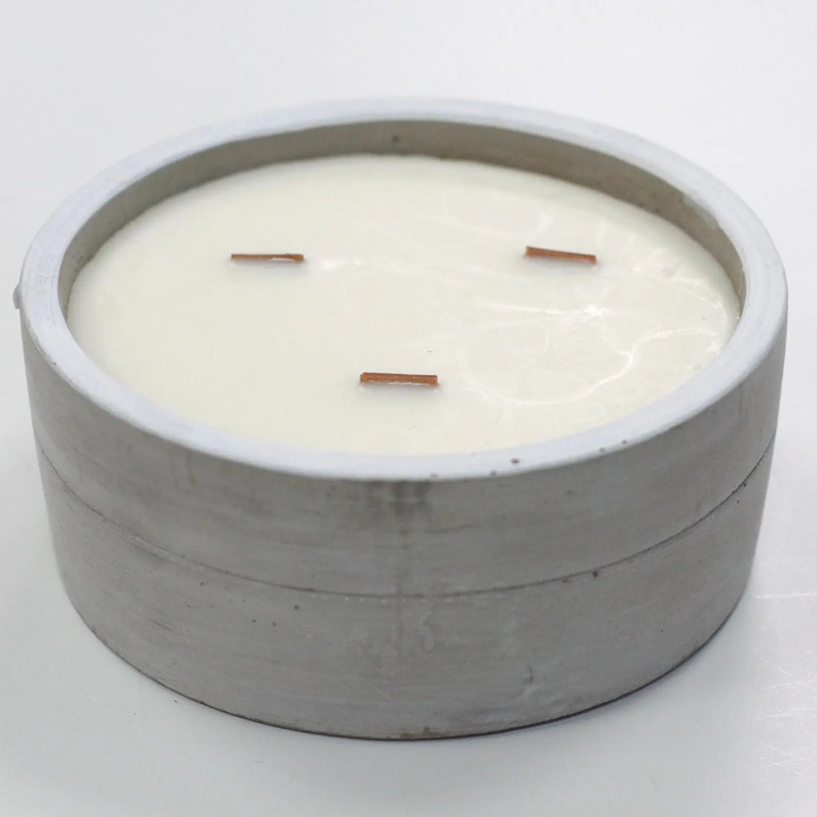  Pamperandpost Large Round - Patchouli & Dark Amber Concrete Wooden Wick Candle