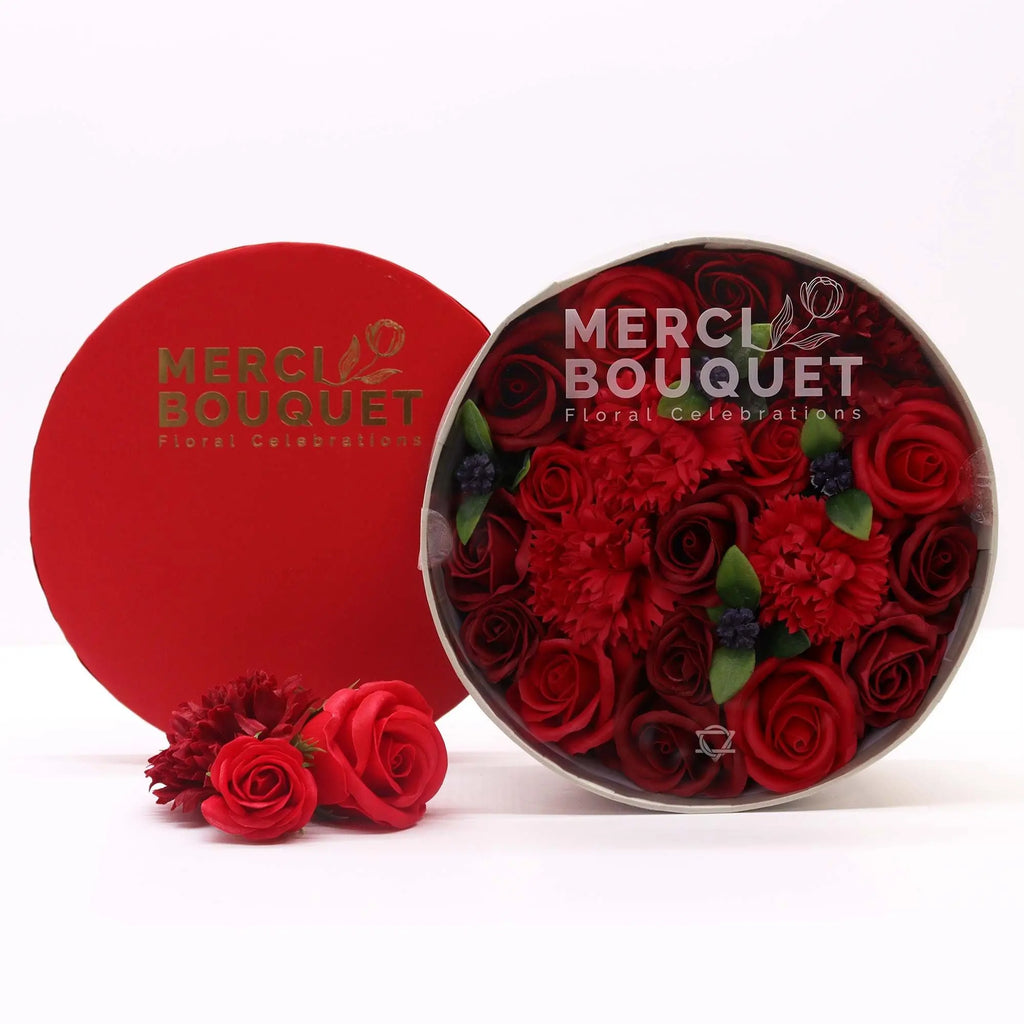 Pamperandpost Round Box - Classic Red Roses
