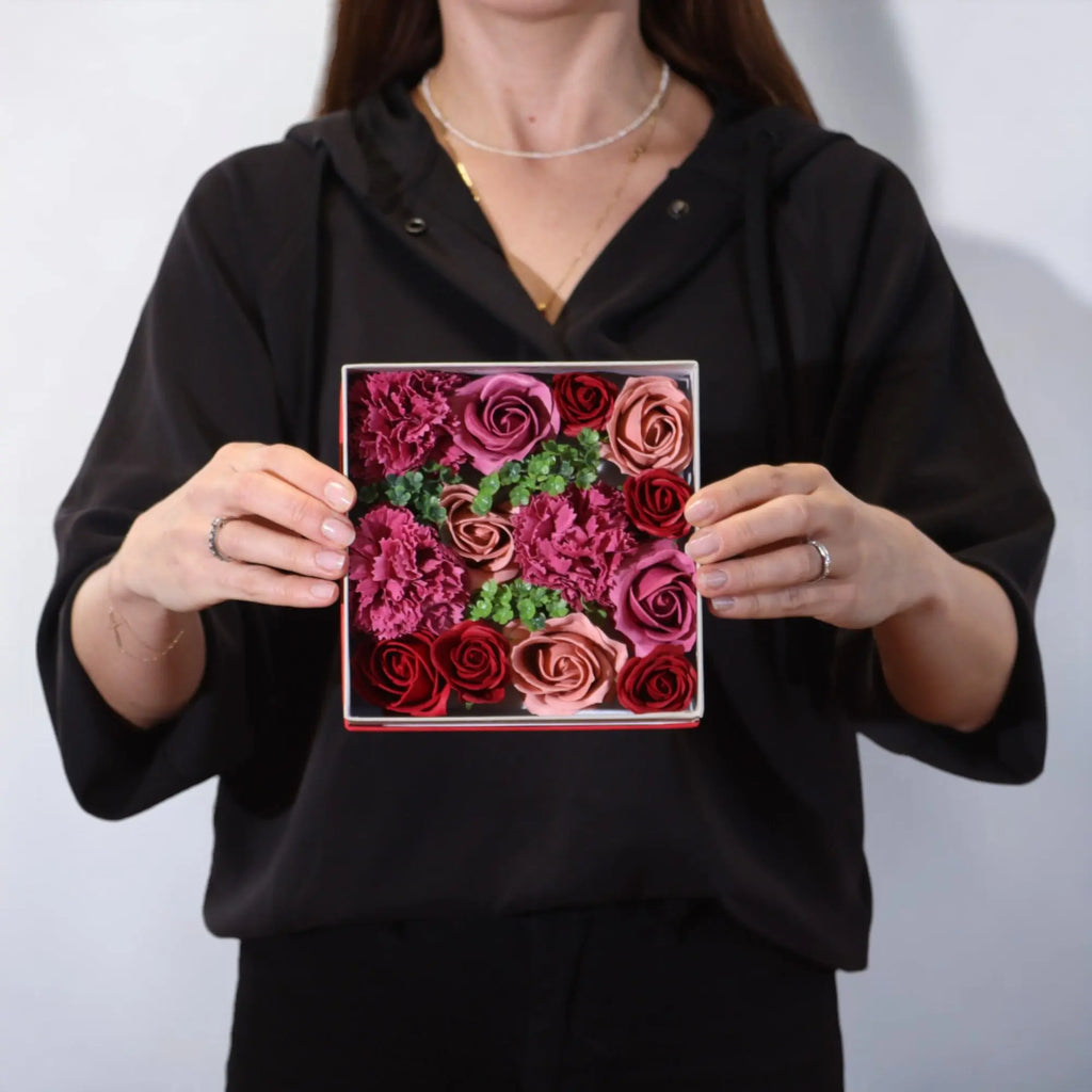 Pamperandpost Square Box - Vintage Roses